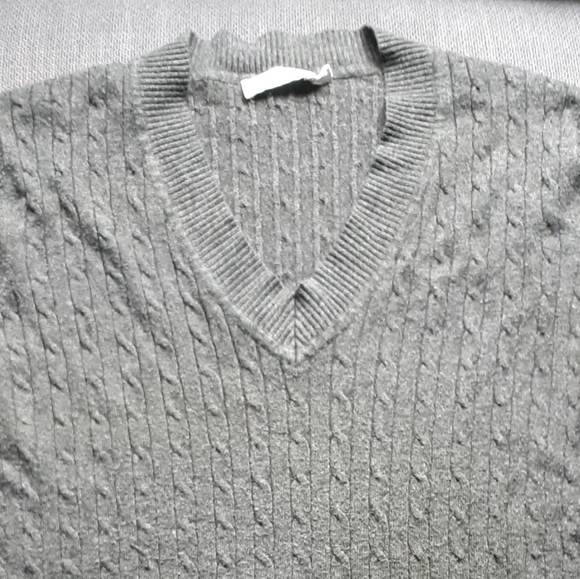 Cable Knit V-Neck Sweater - Picture 3 of 7